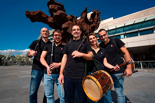 Banda Municipal de Txistularis de Bilbao: "KLASIKOEN TXOKORA"