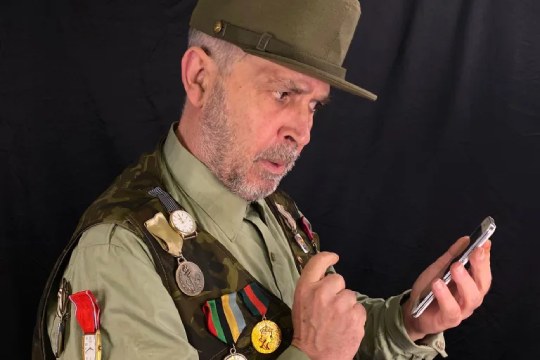 Edu Herrera: "Aquí el enemigo, ¿dígame?"