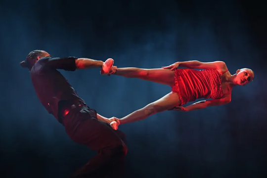Iturritik Jaialdia 2026: "Street Pole Dance" + "Otros Aires"